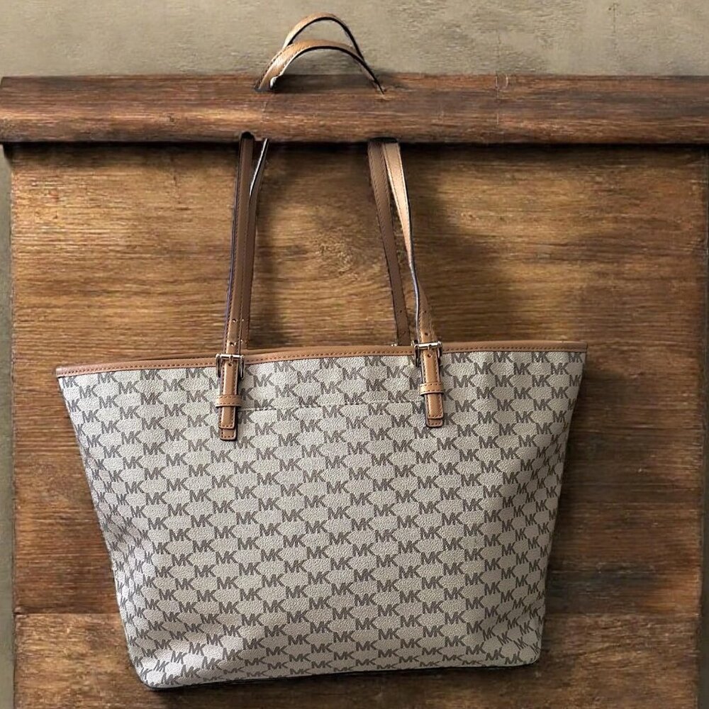 Michael Kors - Signature Large Beige/Tan Jet Set Travel Tote - Picture 2 of 5